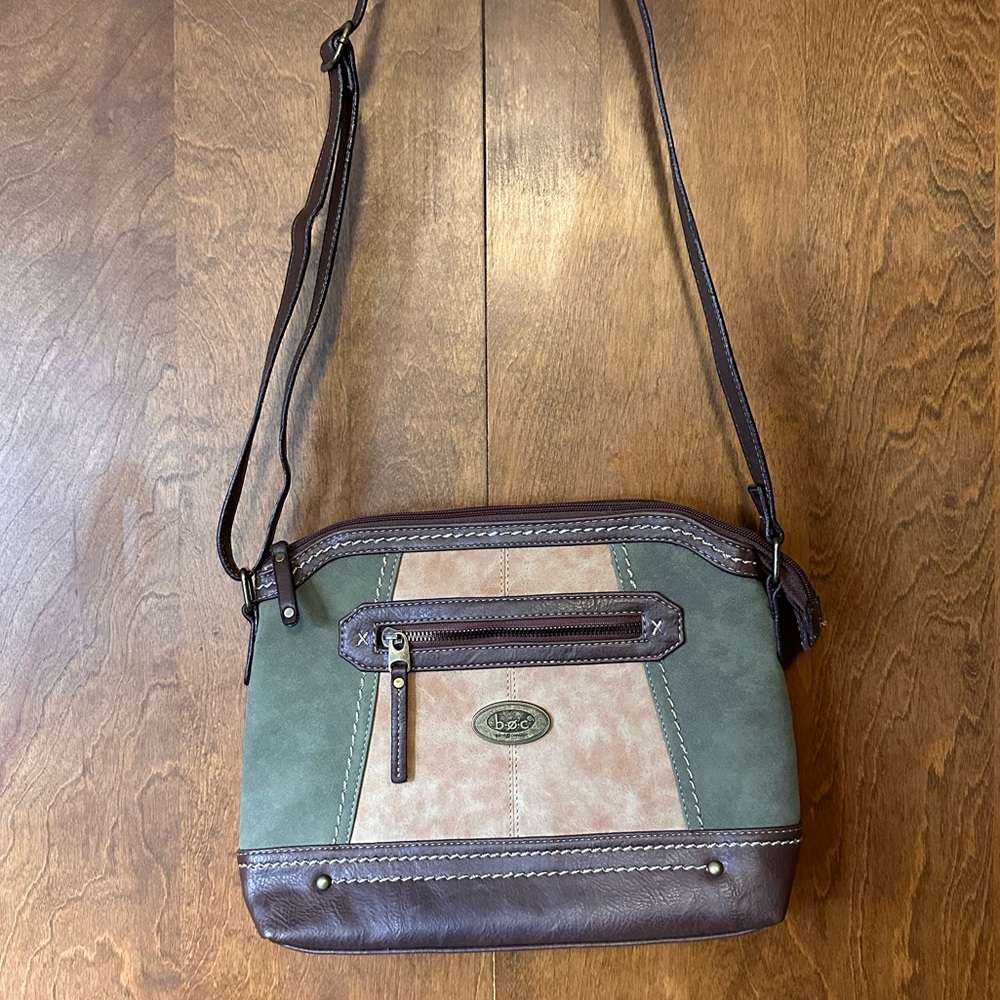 B.O.C. Born Women’s Shoulder Bag Purse Olive/Tan with Brown trim EUC